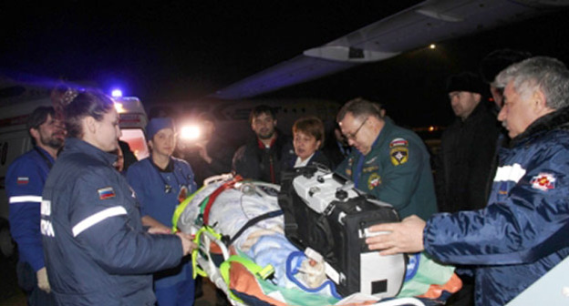 Спецборт МЧС России успешно доставил детей из Ростова-на-Дону и женщину из Грозного в Москву для лечения. Фото: http://www.mchs.gov.ru/upload/site1/document_news/hrOdbPbmJ2-big-350.jpg