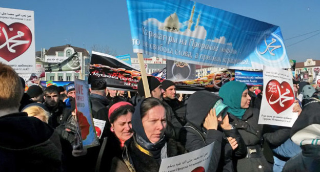 Митинг против карикатур на пророка Мухамада в Грозном. 19 января 2014 г. Фото Ахмеда Альдебирова для "Кавказского узла"