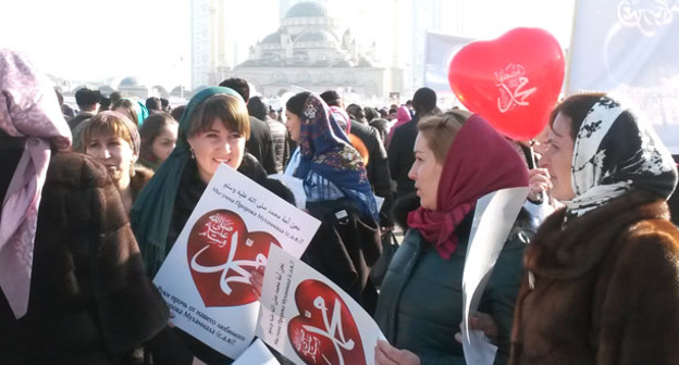 Митинг против карикатур на пророка Мухамада в Грозном. 19 января 2014 г. Фото Ахмеда Альдебирова для "Кавказского узла"
