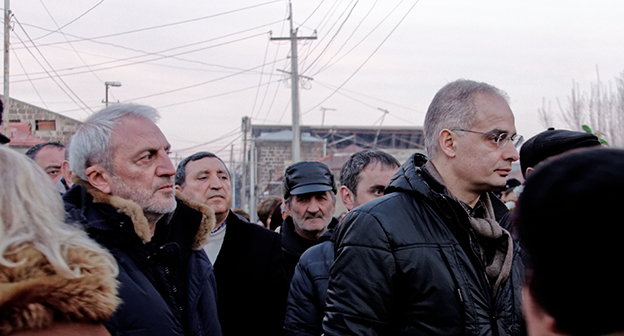 Депутат от АНК Арам Манукян (слева) и секретарь АНК Арарат Зурабян (справа) на панихиде. Фото Нарека Туманяна