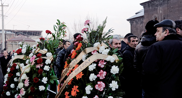 Панихида в в церкви Святого Ншана в Гюмри. Фото Нарека Туманяна