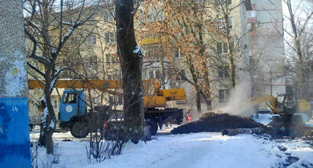 Прорыв теплотрассы в Ростове-на-Дону. Фото: информационное агентство ДонИнформБюро http://doninformburo.ru/