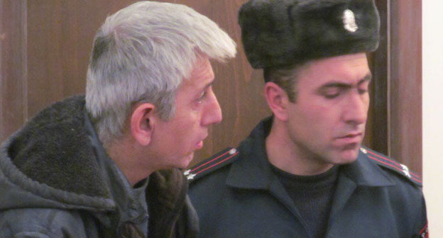 Шант Арутюнян (слева) во время заседания суда по делу участников "Марша миллиона масок". Ереван, 30 января 2015 г. Фото Армине Мартиросян для "Кавказского узла"