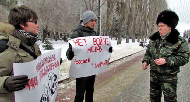 Пикет против войны на Украине. Волгоград, 31 января 2015 г. Фото Вячеслава Ященко для "Кавказского узла"