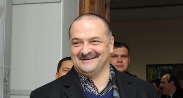 Сергей Меликов. Фото: http://www.riadagestan.ru/news/politics/sergey_melikov_i_ramazan_abdulatipov_proveli_vstrechu_s_predstavitelyami_molodezhnykh_i_obshchestvennykh_organizatsiy/