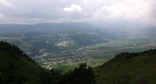 Вид на село Зюково, КБР. Фото: KBR-chik, https://ru.wikipedia.org/wiki/%C7%E0%FE%EA%EE%E2%EE#mediaviewer/File:%D0%97%D0%B0%D1%8E%D0%BA%D0%BE%D0%B2%D0%BE.jpg