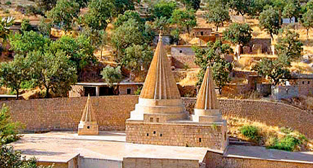 Единственный в мире езидский храм Лалеш. Фото: http://noev-kovcheg.ru/pic_img/2012-05/22.jpg