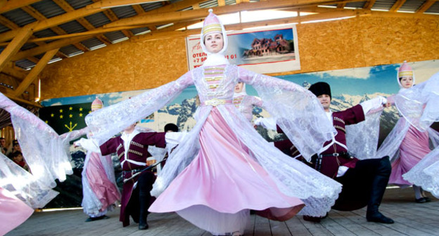 Этнический фестиваль "Лаго-Наки. Сокровища народов Адыгеи". Фото: Майкопский государственный технологический университет http://www.mkgtu.ru/art/5144/