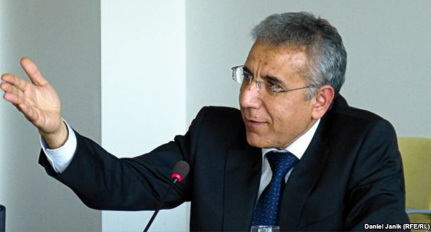 Интигам Алиев. Фото: http://www.rferl.org/content/azerbaijan-rights-activist-detain-intigam-aliyev/26520249.html