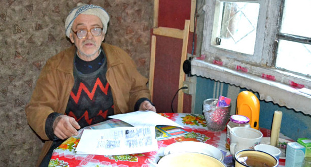 70-летний инвалид по зрению Виктор Диденко, чей дом в садоводческом товариществе был снесен по решению суда. Сочи, 5 марта 2015 г. Фото Светланы Кравченко для "Кавказского узла"