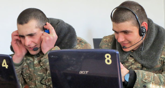 Проект по организации видеосвязи военнослужащих Армии обороны с родными и близкими. Нагорный Карабаха. 8 марта 2015 г. Фото Алвард Григорян для "Кавказского узла"