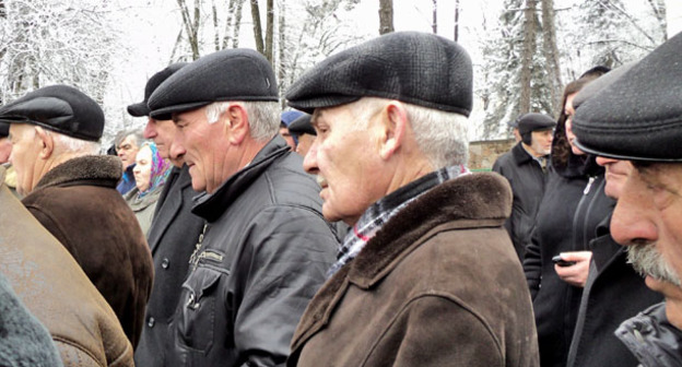 Митинг балкарской общественности прошел в Нальчике у Мемориала жертвам депортации. 8 марта 2015 г. Фото Людмилы Маратовой для "Кавказского узла"