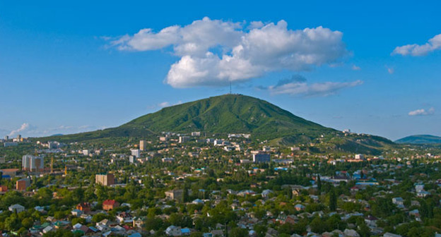 Вид на Пятигорск. Фото: https://ru.wikipedia.org/wiki/%CF%FF%F2%E8%E3%EE%F0%F1%EA