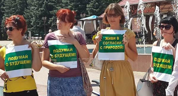 Участники протестной акции в Ставрополе, июль 2014 года. Фото: http://bloknot-stavropol.ru/thumb/600x0xcut/upload/iblock/57c/5fd79072c64f4afc12cec28aea5904de.jpg