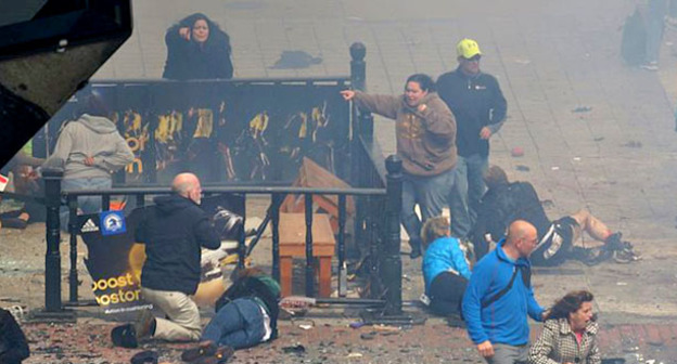 Теракт в Бостоне. 15 апреля 2015 г. Фото: Aaron "tango" Tang https://ru.wikipedia.org