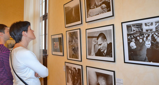 Выставка «Советские и российские победители конкурса World Press Photo». Сочи, 22 марта 2015 г. Фото Светланы Кравченко для "Кавказского узла"