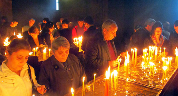 Церковные свечи в одном из храмов Армянской апостолькой церки. Фото Армине Мартиросян для "Кавказского узла"