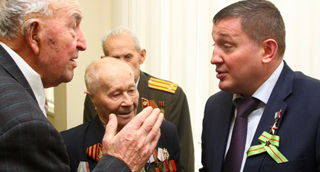 Андрей Бочаров (справа) Фото: http://www.volganet.ru/news/photogallery/1451/32703/