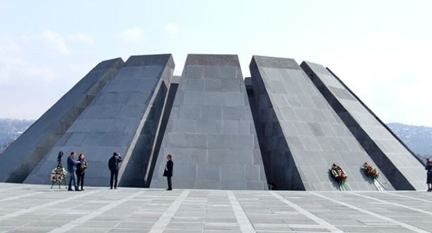 Мемориальный комплекс Цицернакаберд. Фото Эдиты Бадасян для "Кавказского узла"