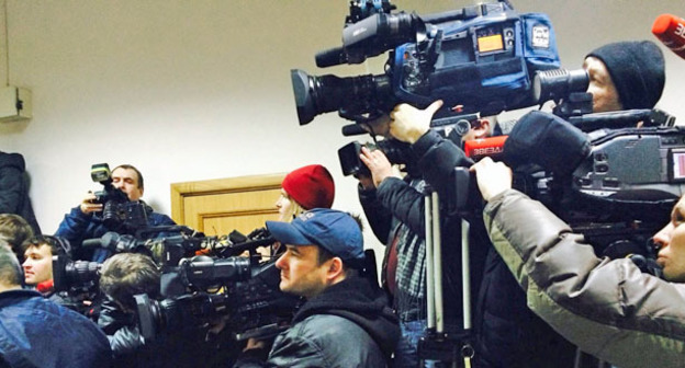 Представители прессы в коридоре Басманного суда. Москва, 8 марта 2015 г. Фото корреспондента "Кавказского узла"