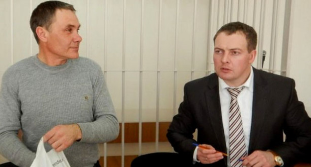 Евгений Витишко (слева) и его адвокат Сергей Локтев. Фото: Александр Савельев http://ewnc.org/node/17701
