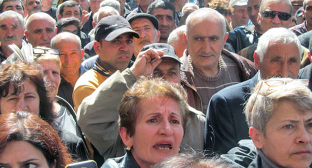 Акция протеста бывших сотрудников завода "Наирит". Ереван, 17 апреля 2015 г. Фото Тиграна Петросяна для "Кавказского узла"