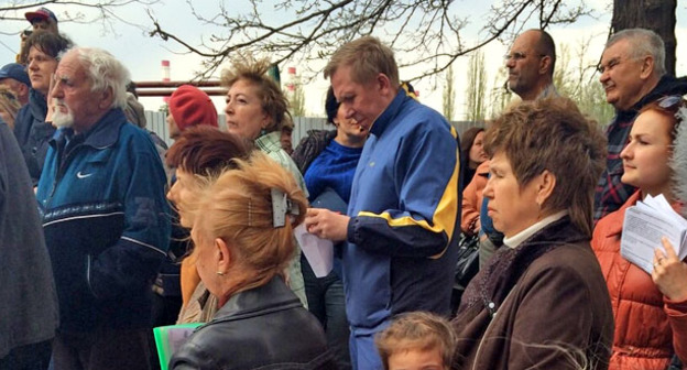 Участники митинга потребовали остановить застройку Карасунского озера. Краснодар, 18 апреля 2015 г. Фото Натальи Дорохиной для "Кавказского узла"
