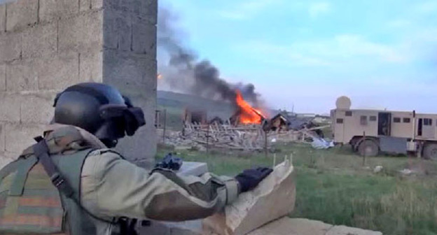 Спецоперация в буйнакском поселке Герей-Авлак. 20 апреля 2015 г. Фото http://nac.gov.ru/