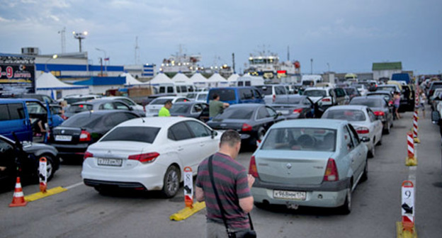 Ожидание очереди на Керченской переправе.
Фото: Михаил Мордасов / Югополис