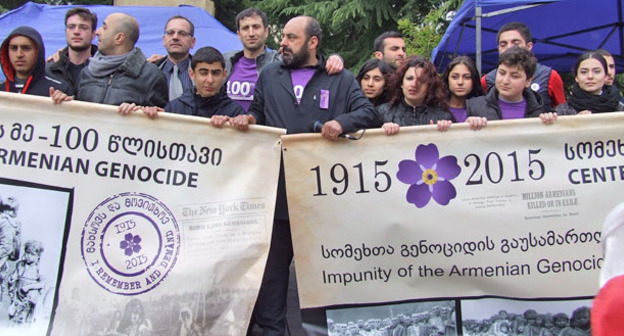 Акция перед посольством Турции в Тбилиси. 24 апреля 2015 г. Фото Эдиты Бадасян для "Кавказского узла"