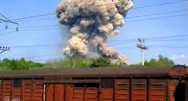 Взрыв на военном полигоне "Кузьминка", 28 апреля 2015 год. Фото: http://bloknot-rostov.ru/news/dlya-tusheniya-pozhara-na-voennom-poligone-pod-ros-595132