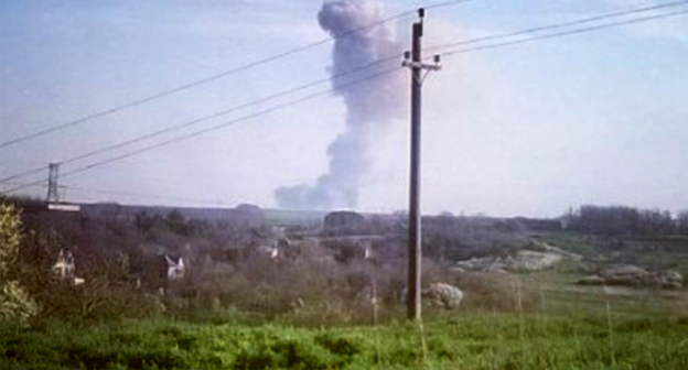 Взрыв на полигоне Кузьминка во время учений. Фото: Роман Комаров, http://bloknot-rostov.ru/news/360-chelovek-evakuirovano-iz-za-chp-na-poligone-po-595119