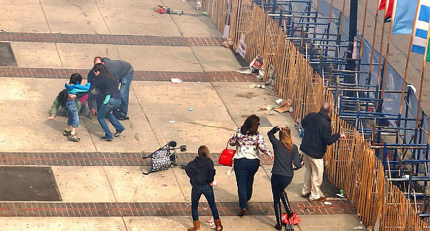 Теракт в Бостоне. 15 апреля 2013 г. Фото: Aaron Tang - http://www.flickr.com/photos/hahatango/8652829335/sizes/o/in/set-72157633252445135/