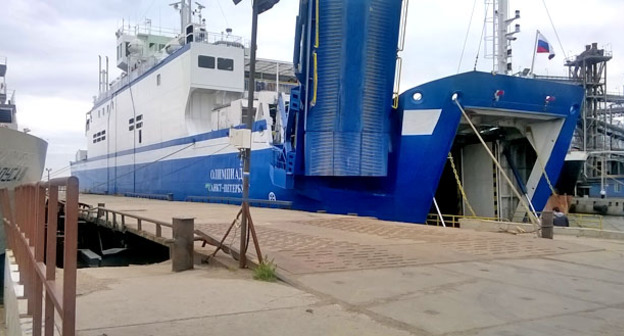 Паром в порту "Кавказ". 8 мая 2015 г. Фото Анны Грицевич для "Кавказского узла"