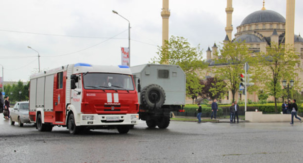 Машина пожарной службы в центре Грозного. Фото Магомеда Магомедова для "Кавказского узла"