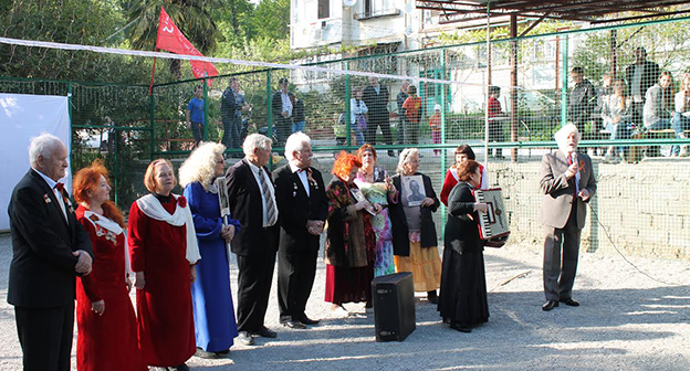 Жители микрорайона "Малый Ахун" своими силами устроили праздник посвященный Дню Победы. Фото  педагога Галины Кочкиной - организатора праздника в микрорайоне