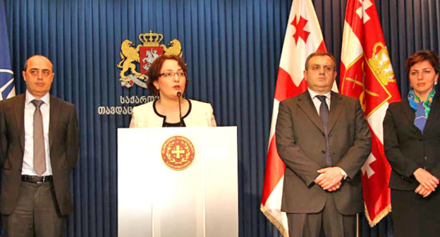 Министр обороны Грузии Тинатин Хидашели (за трибуной) представляет новых заместителей министра. Фото предоставлено министерством обороны Грузии