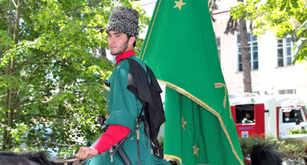 Жители Нальчика отметили День памяти адыгов траурным шествием. КБР, 21 мая 2015 г. Фото Людмилы Маратовой для "Кавказского узла"