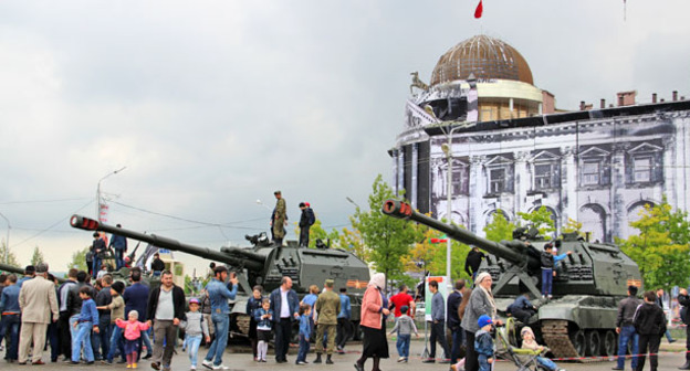 Военная техника в центре Грозного 9 мая 2015 г. Фото Магомеда Магомедова для "Кавказского узла"