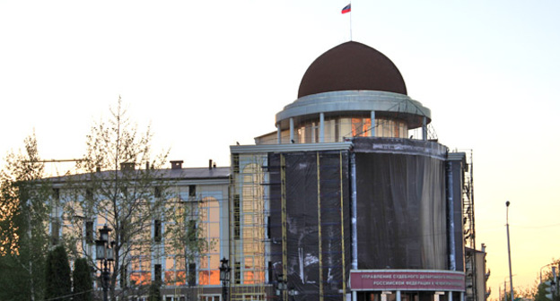 Здание управления судебного департамента при Верховном суде РФ в центре Грозного. Фото Магомеда Магомедова для "Кавказского узла"