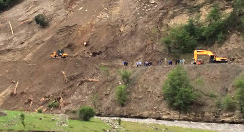 Проезд на месте оползня на дороге Анцух-Тлярата. Фото: Агентство по транспорту Дагестана http://www.dagavtodor.ru/