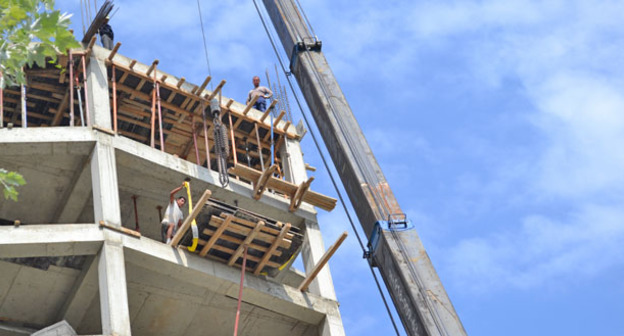 Строительство высотного дома по улице Полтавская улица, 32, микрорайон Мамайка, Сочи. Фото Светланы Кравченко для "Кавказского узла"