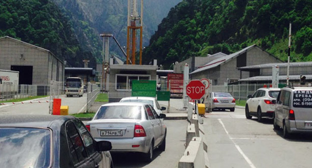 КПП "Верхний Ларс". Фото Магомеда Магомедова для "Кавказского узла"