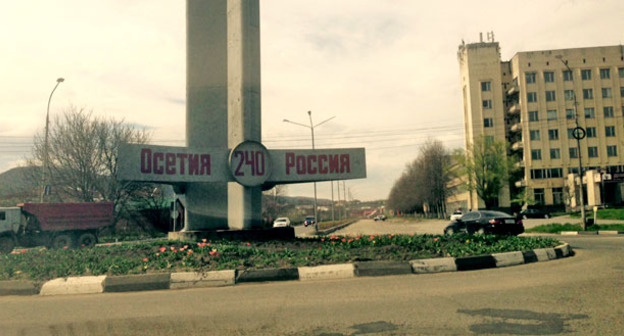 Стелла "Осетия Россия вместе 240 лет". Фото Магомеда Магомедова для "Кавказского узла"