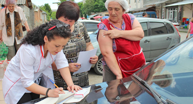 Жители Алагира проходят вакцинацию. Июнь 2015 г. Фото Эммы Марзоевой для "Кавказского узла"