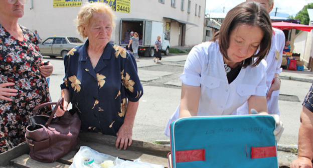 Вакцинация населения Алагира. Июнь 2015 г. Фото Эммы Марзоевой для "Кавказского узла"