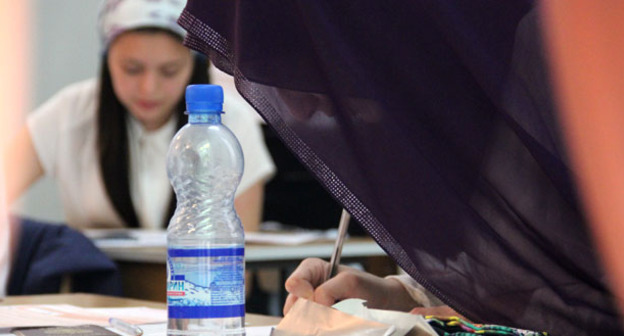 Сдача ЕГЭ. Май 2015 г. Фото Магомеда Магомедова для "Кавказского узла"