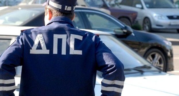 Сотрудник ДПС. Фото: Иван Журавлев / Югополи