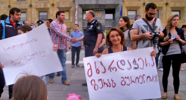 Акция в поддержку директора зоопарка. Тбилиси, 17 июня 2015 г. Фото Беслана Кмузова для "Кавказского узла"