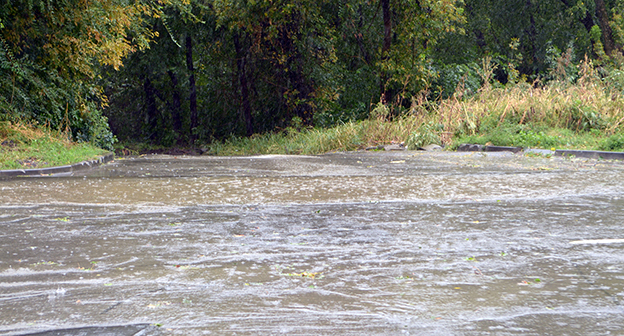 Ливень в Ростове-на-Дону. Фото Олега Пчелова для "Кавказского узла"